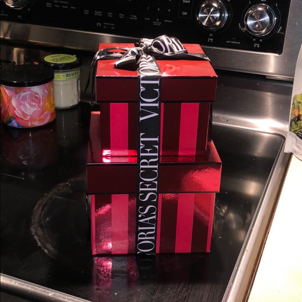 SET OF 6! Victoria Secret Holiday Box Display